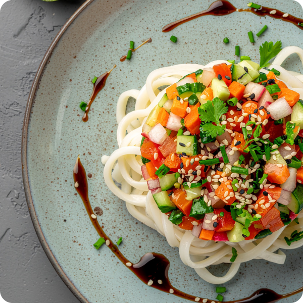 Tartare de légumes aux nouilles udon et sésame_